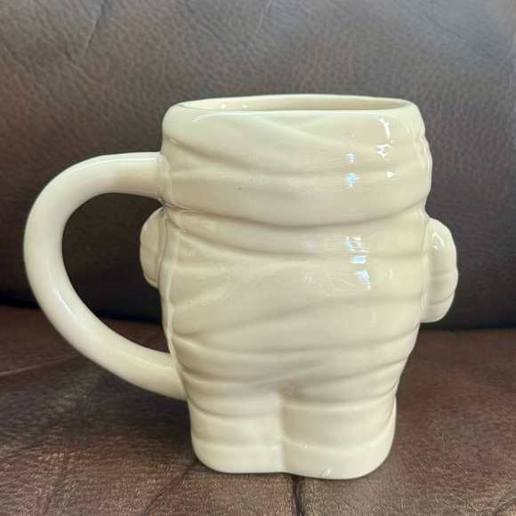 Mummy Holding Bat Hand Painted Ceramic Halloween Mug - Picture 8 of 11